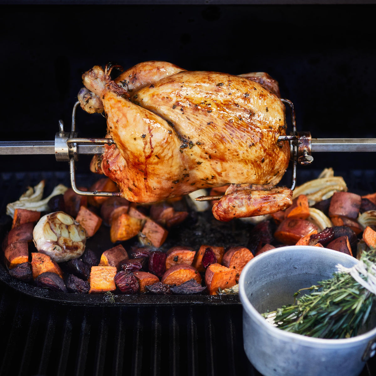 Masterbuilt Gravity 800 Griddle BBQ with Rotisserie Pack